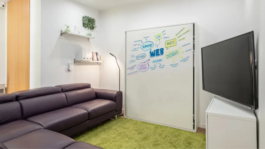 Area relax di Studio Up Web a Cagliari con la lavagna delle idee web