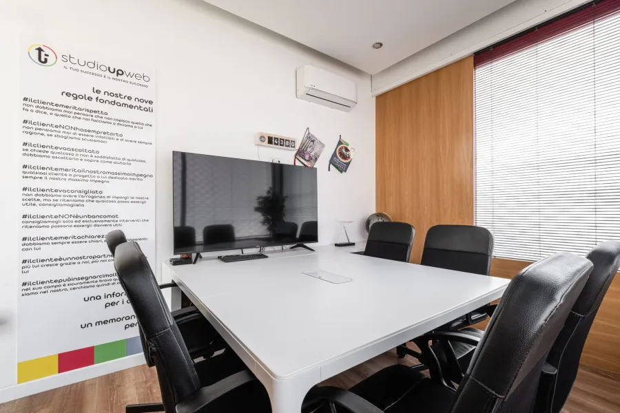 Sala riunioni di Studio Up Web a Cagliari